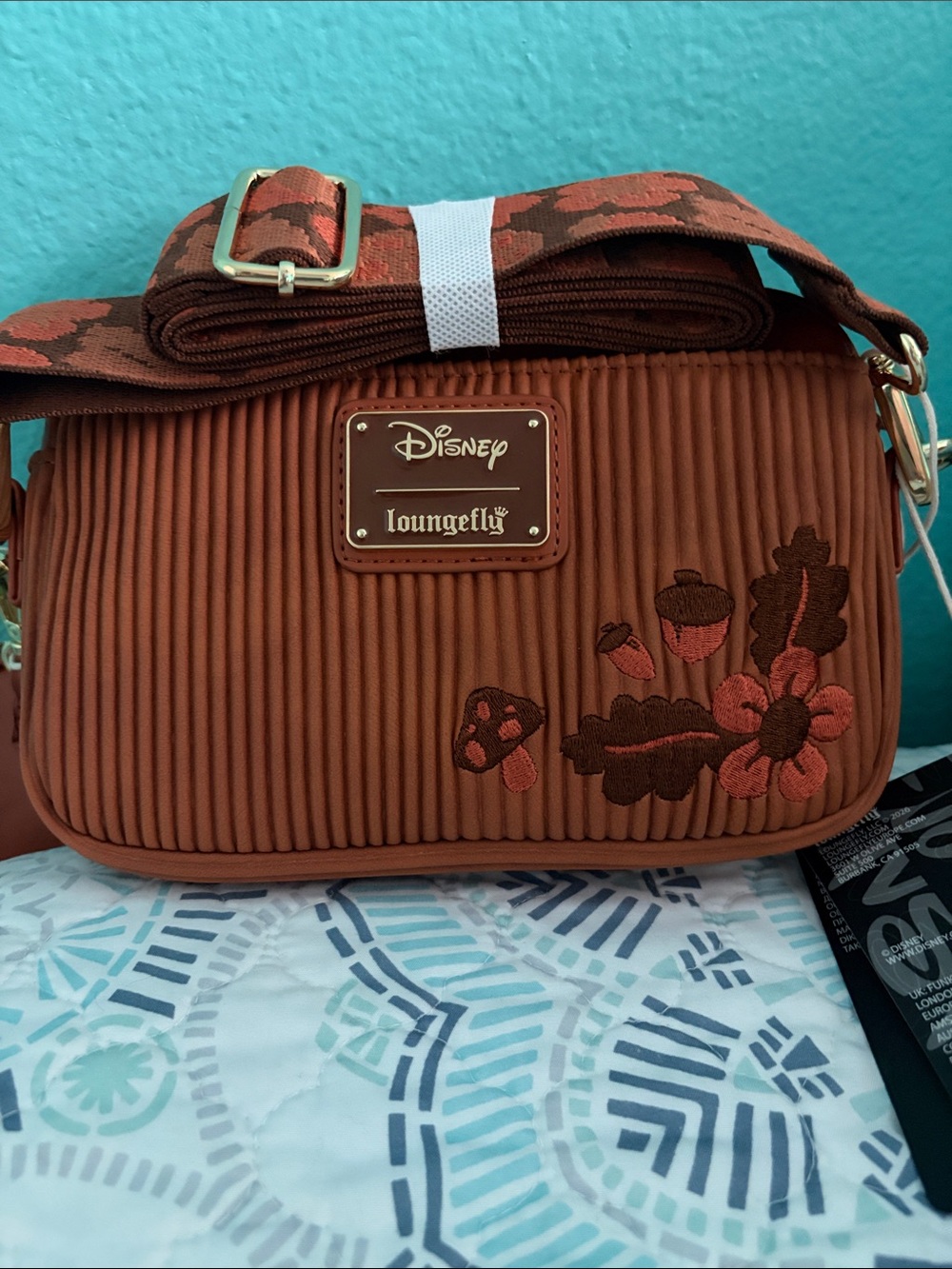 Disney Chip & Dale Crossbody/Sling/Belt Bag with Character Embroidery Loungefly - Picture 5 of 5
